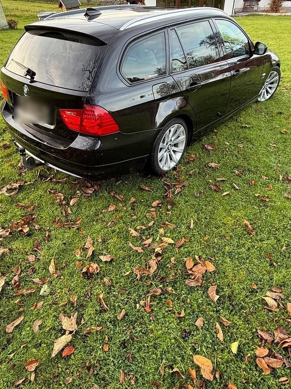 Gebraucht BMW 330 245 PS (180 kW) 2010 Schwarz Kombi