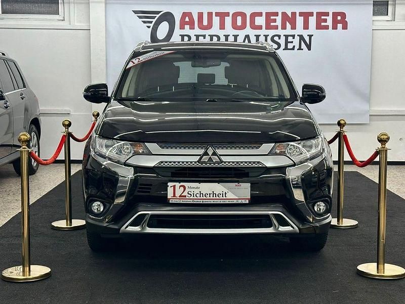 Pantherschwarz (p) Gebraucht 2019 Mitsubishi Outlander Diamant Edition SUV | 19.999 € (Fairer Preis) - Bild 1/4