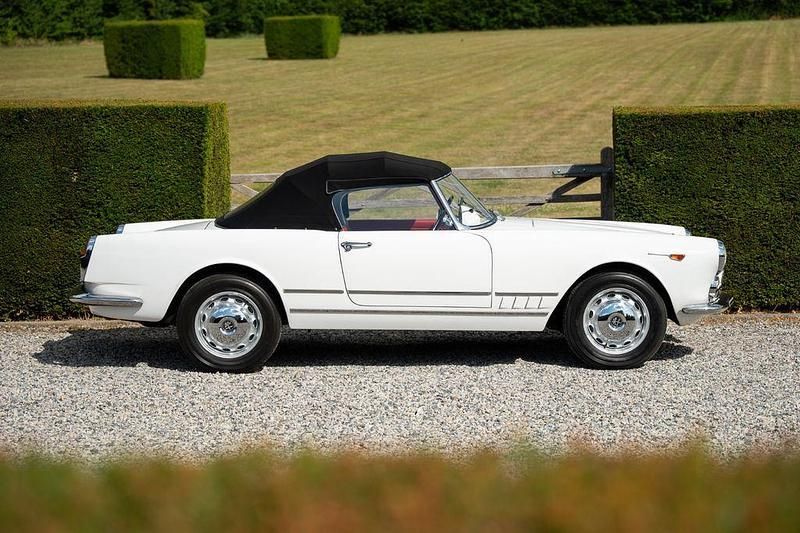 Gebraucht Alfa Romeo 2000 116 PS (85 kW) 1960 Weiß Cabrio