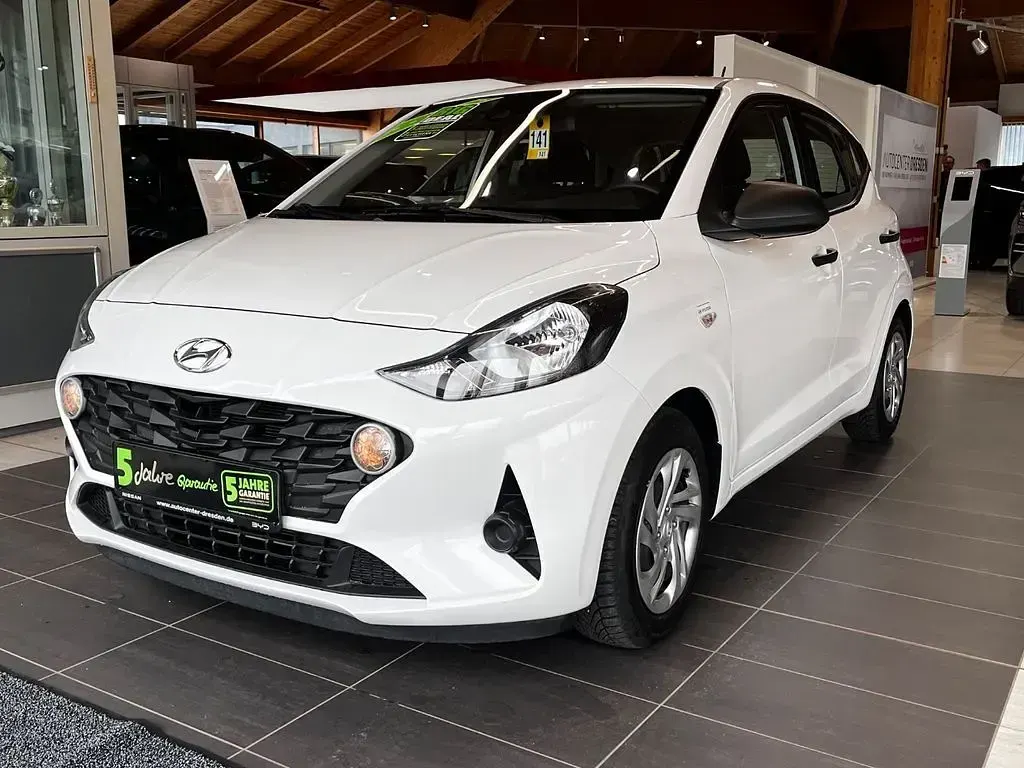 Gebraucht Hyundai i10 Select 67 PS (49 kW) 2023 Atlas white / sol Kleinwagen