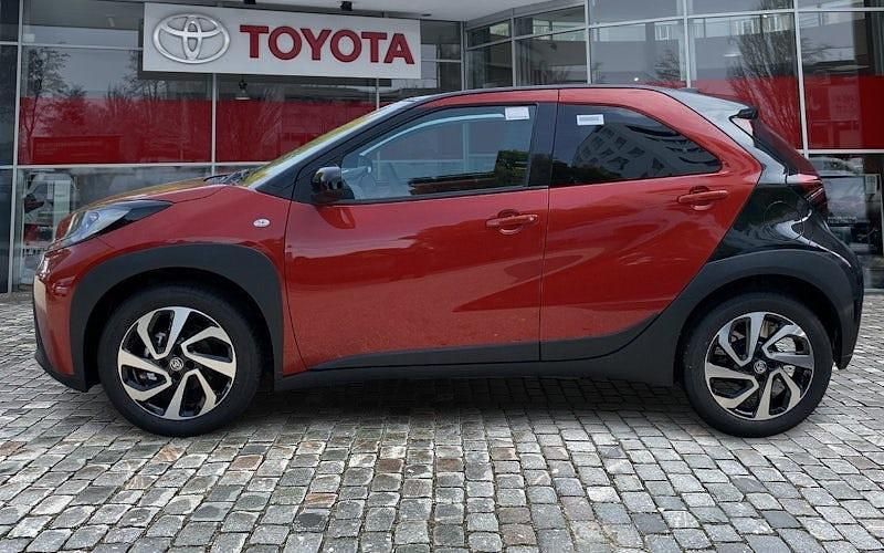 Neu Toyota Aygo X Comfort 72 PS (52 kW) 2025 Rot SUV