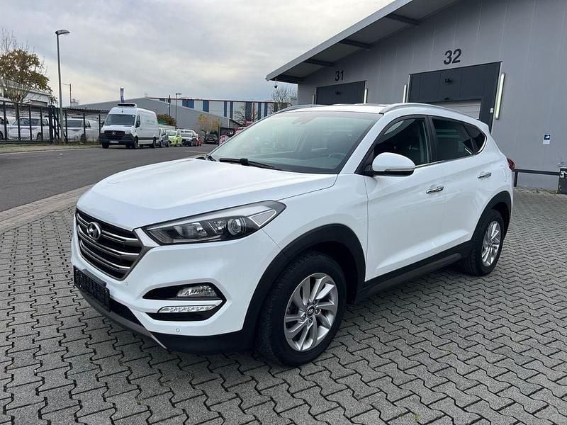Weiß Gebraucht 2016 Hyundai Tucson Trend SUV | 8.990 € (Guter Preis) - Bild 1/4