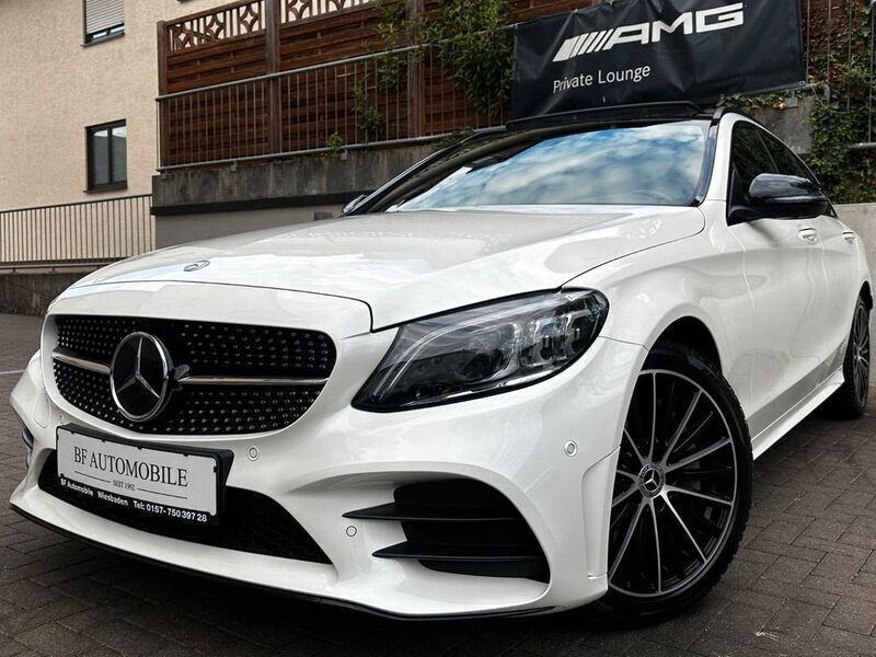 Designo diamantweiß metallic Gebraucht 2019 Mercedes C300 AMG Kombi | 41.989 € - Bild 1/4