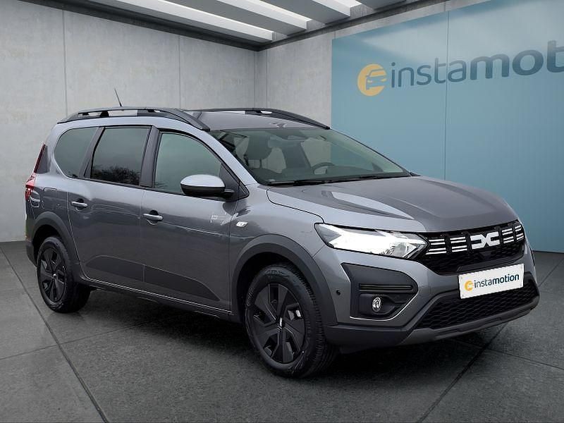 Neu Dacia Jogger 140 PS (102 kW) 2025 Grau Van / Kleinbus