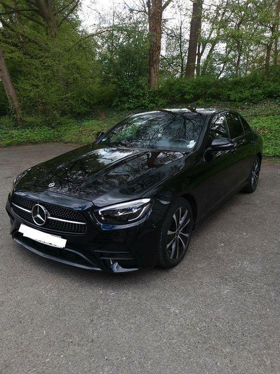 Gebraucht Mercedes E220 197 PS (144 kW) 2023 Schwarz Limousine