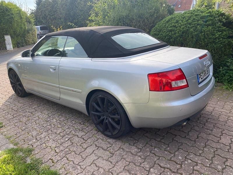 Silber Gebraucht 2002 Audi A4 Cabriolet Cabrio | 3.900 € - Bild 1/4