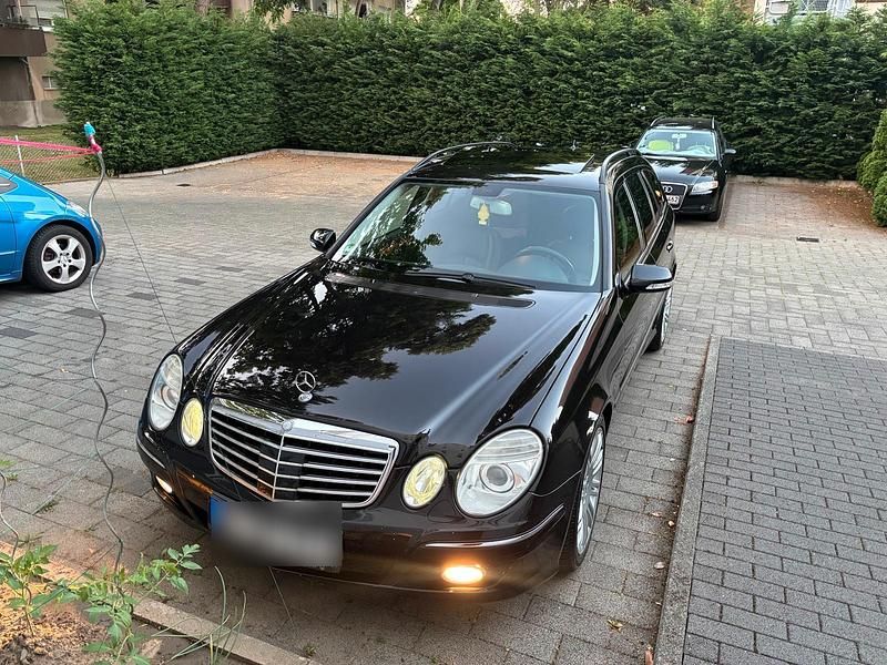 Schwarz Gebraucht 2008 Mercedes E320 Kombi | 5.250 € (Fairer Preis) - Bild 1/4