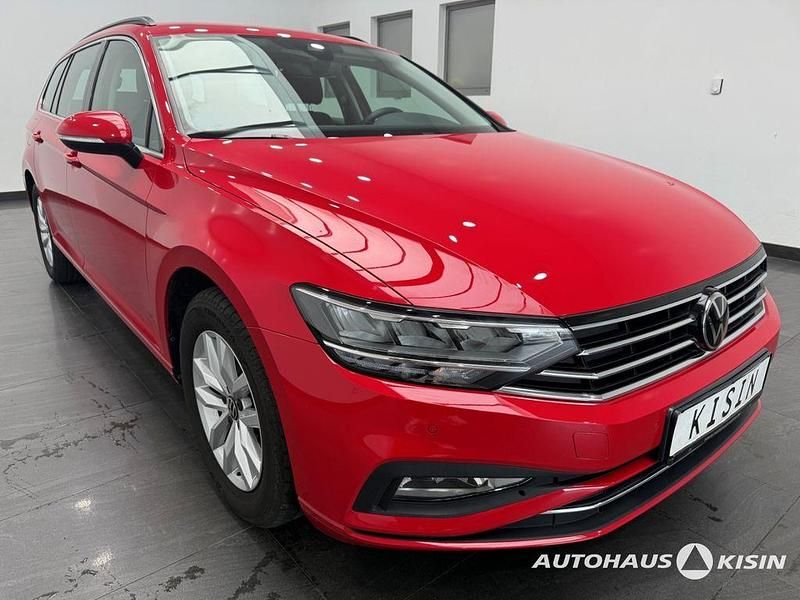 Gebraucht VW Passat Business 122 PS (89 kW) 2023 Rot Kombi