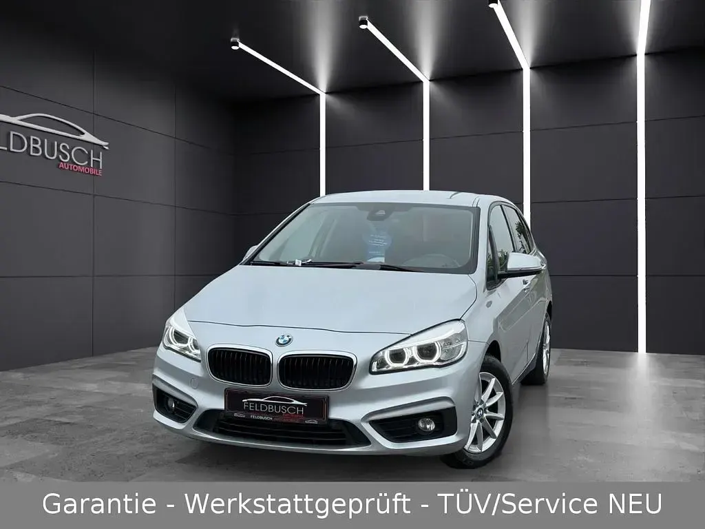 Gebraucht BMW 218 Active Tourer Basis 136 PS (100 kW) 2016 Silber Van / Kleinbus