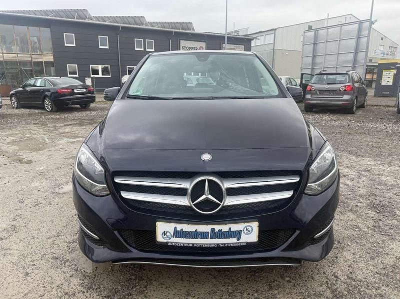 Gebraucht Mercedes B180 109 PS (80 kW) 2016 Cavansitblau  metalliclack Van / Kleinbus