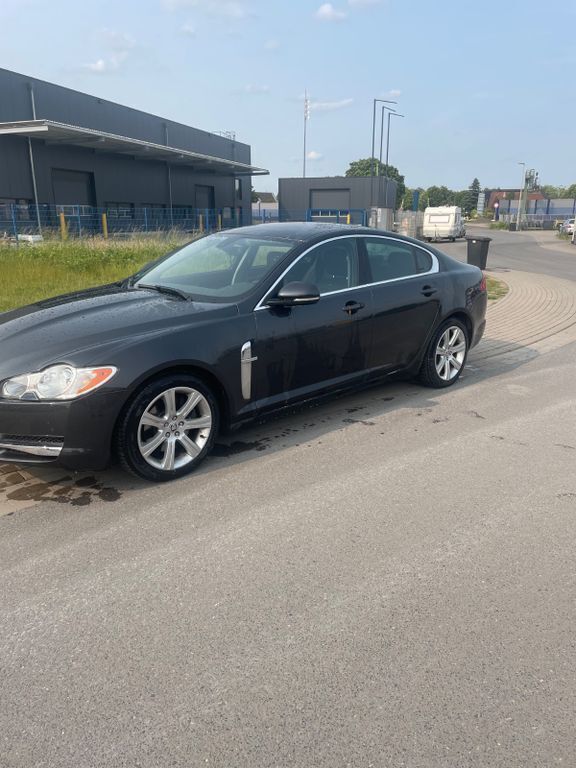 Grau Gebraucht 2011 Jaguar XF Luxury Limousine | 8.000 € (Fairer Preis) - Bild 1/3