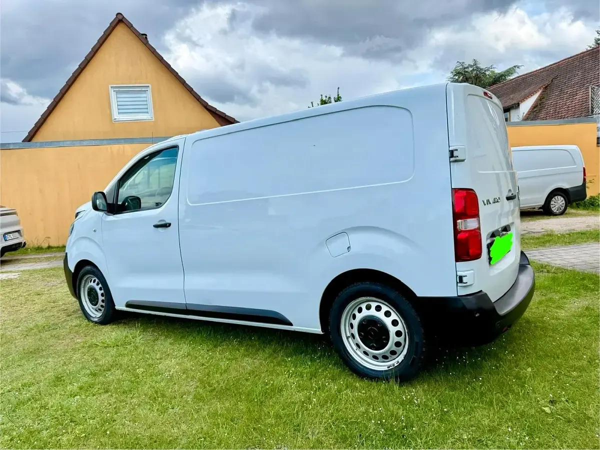 Gebraucht Opel Vivaro-e Combi 120 PS (88 kW) 2021 Weiß Van / Kleinbus