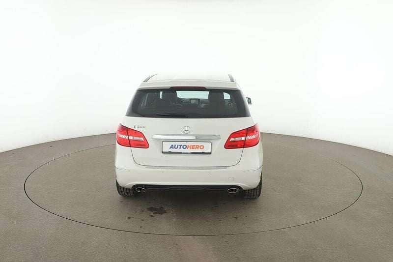 Gebraucht Mercedes B200 156 PS (114 kW) 2014 Weiß Van / Kleinbus