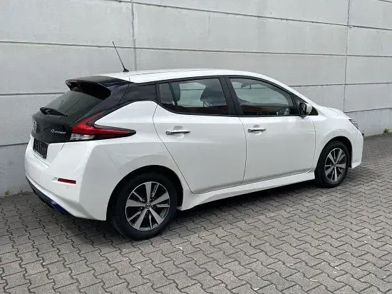 Gebraucht Nissan Leaf Acenta 110 kW (150 PS) 2021 Weiß Kleinwagen
