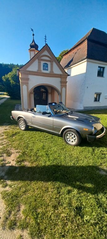 Grau Gebraucht 1985 Fiat 124 Spider Cabrio | 16.200 € - Bild 1/4