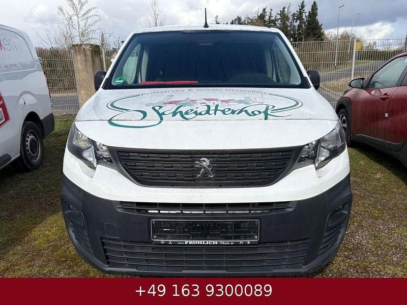 Gebraucht Peugeot Partner Premium 75 PS (55 kW) 2020 Weiß Van / Kleinbus