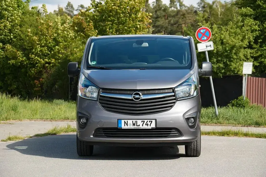 Gebraucht Opel Vivaro 140 PS (102 kW) 2015 Grau Van / Kleinbus