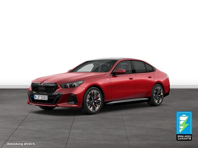Rot Gebraucht 2024 BMW 550e M Sport Limousine | 70.670 € (Guter Preis) - Bild 1/3