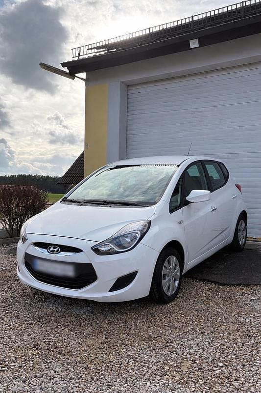 Gebraucht Hyundai ix20 90 PS (66 kW) 2013 Weiß Kleinwagen