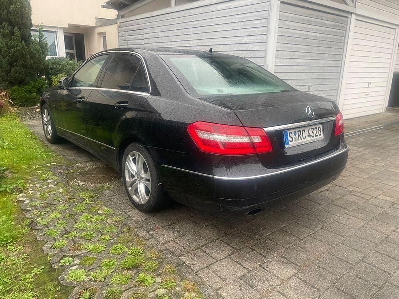Gebraucht Mercedes E200 Avantgarde 184 PS (135 kW) 2009 Schwarz Limousine