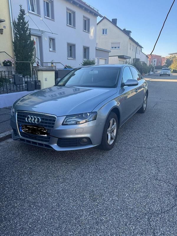 Grau Gebraucht 2010 Audi A4 Limousine | 4.300 € (Guter Preis) - Bild 1/4