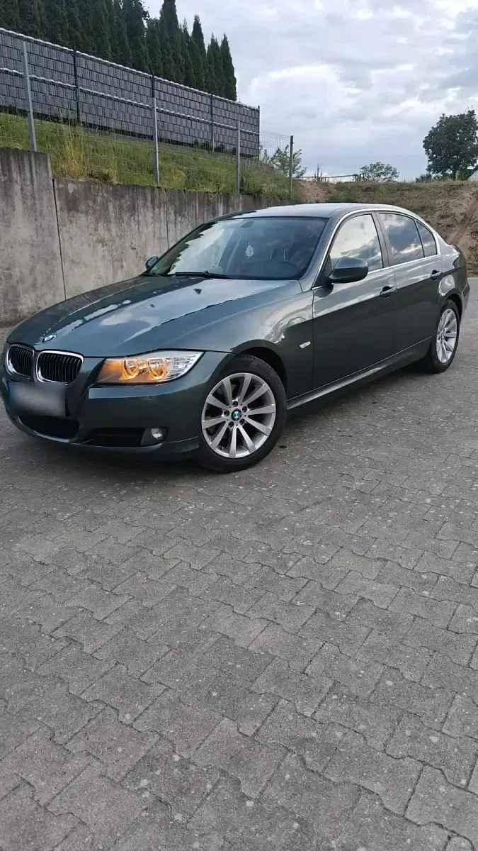 Gebraucht BMW 325 218 PS (160 kW) 2008 Grau Limousine