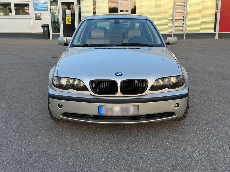 Second-hand BMW 325 191 CP (140 kW) 2004 Auriu Berlinǎ