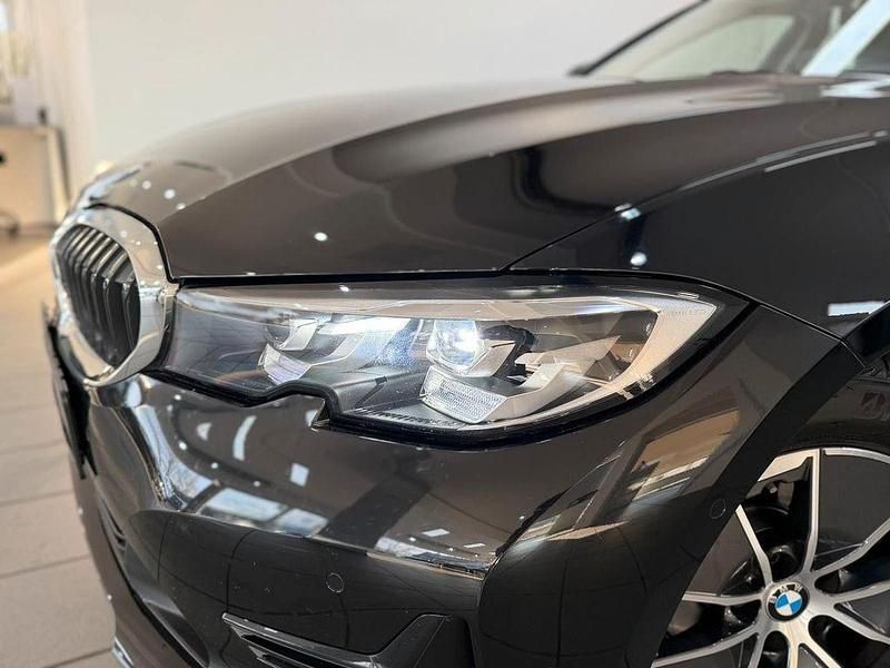 Gebraucht BMW 318 Advantage 150 PS (110 kW) 2022 Schwarz Limousine
