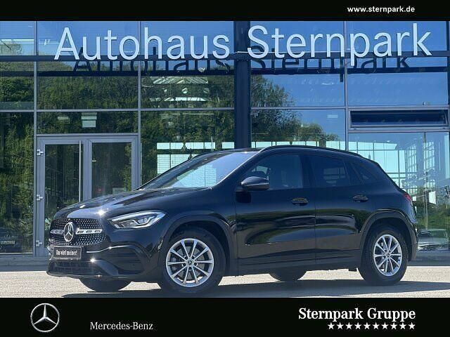 Schwarz Gebraucht 2022 Mercedes GLA200 AMG line SUV | 34.900 € (Fairer Preis) - Bild 1/4