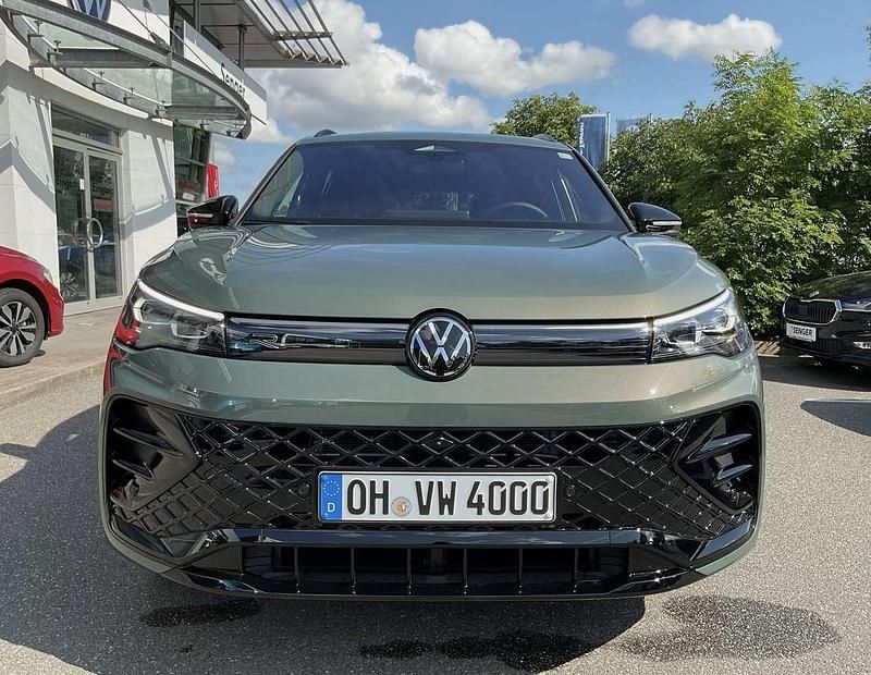 Gebraucht VW Tiguan R-line 150 PS (110 kW) 2025 Grün SUV