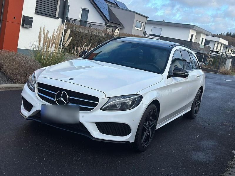 Weiß Gebraucht 2018 Mercedes C200 AMG Kombi | 15.499 € (Guter Preis) - Bild 1/4