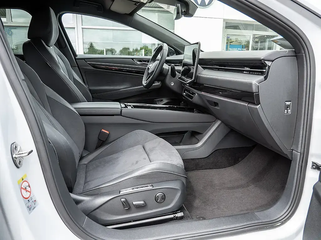 Gebraucht VW ID.7 Pro 210 kW (286 PS) 2025 Gletscherweiss Kombi
