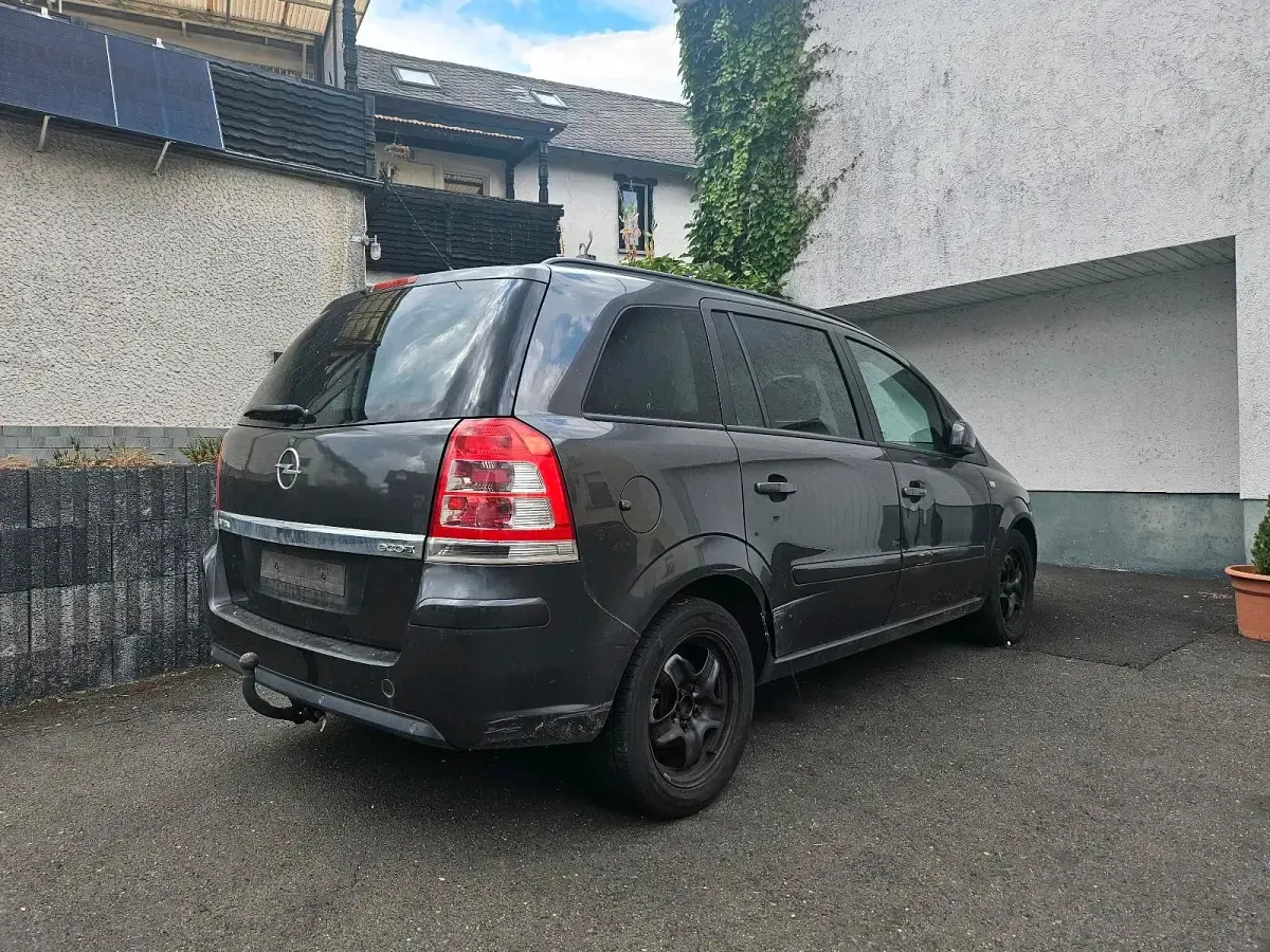Gebraucht Opel Zafira 125 PS (91 kW) 2012 Grau Van / Kleinbus