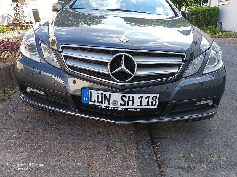 Grau Gebraucht 2010 Mercedes E250 Avantgarde Coupé | 6.490 € (Superpreis) - Bild 1/4