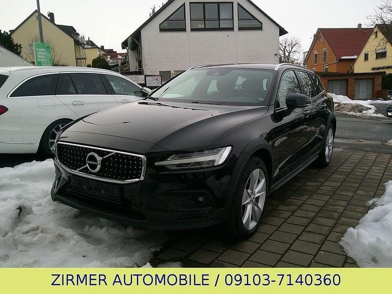 Schwarz Gebraucht 2019 Volvo V60 CC Pro Kombi | 21.900 € (Fairer Preis) - Bild 1/4