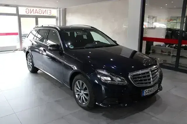 Gebraucht Mercedes E250 204 PS (150 kW) 2013 Blau Limousine