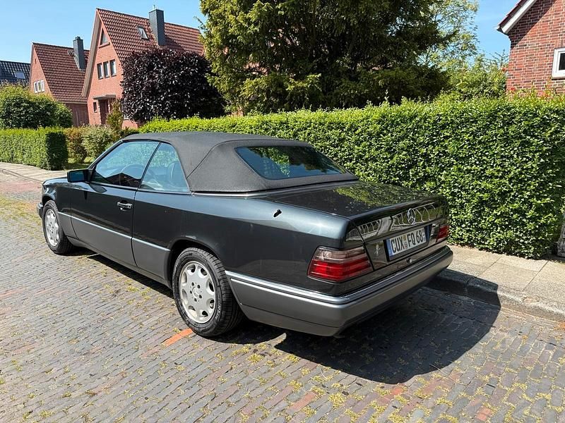 Gebraucht Mercedes E320 1995 Schwarz Cabrio