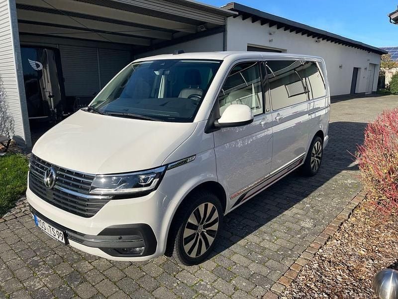 Second-hand VW Multivan Generation Six 199 CP (146 kW) 2020 Alb Monovolum