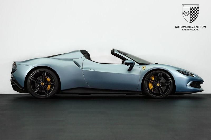 Gebraucht Ferrari 296 829 PS (609 kW) 2025 Grigio alloy Cabrio