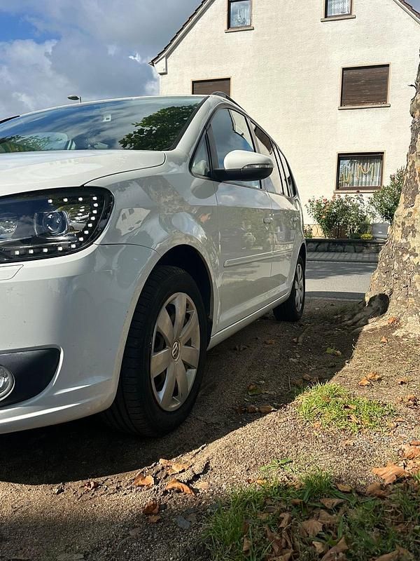 Gebraucht VW Touran 105 PS (77 kW) 2015 Weiß Van / Kleinbus