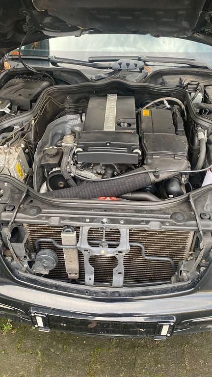 Schwarz Gebraucht 2003 Mercedes E200 Avantgarde Limousine | 3.450 € (Guter Preis) - Bild 1/4