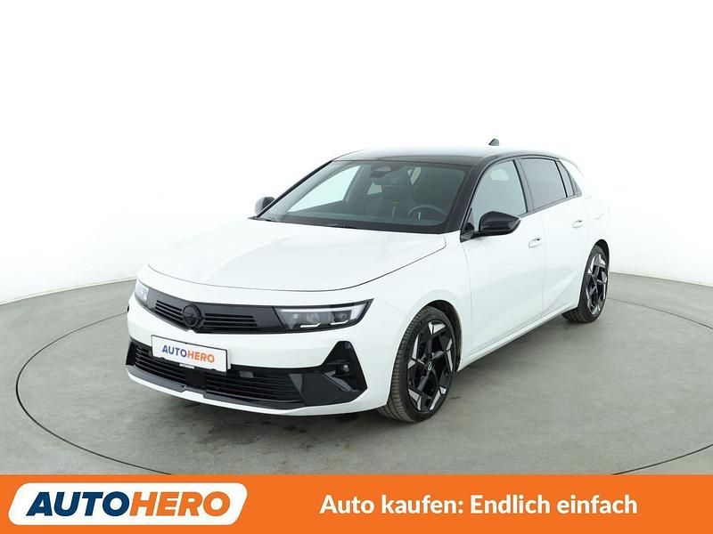Weiß Gebraucht 2023 Opel Astra GSe Limousine | 23.890 € (Fairer Preis) - Bild 1/3
