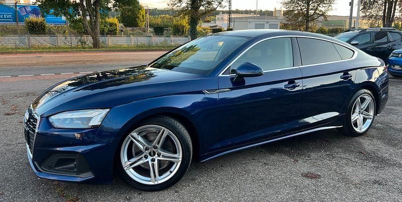 Blau Gebraucht 2021 Audi A5 Sportback Sport Limousine | 23.850 € (Superpreis) - Bild 1/4