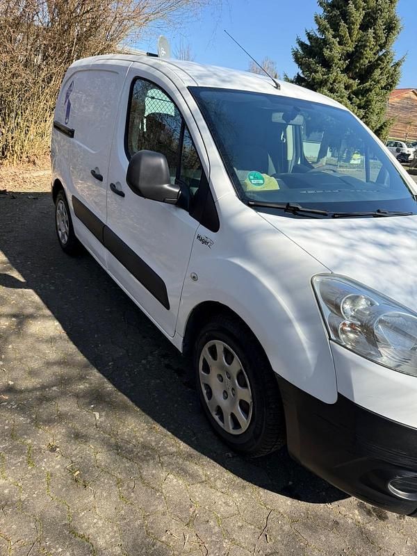 Gebraucht Peugeot Partner 90 PS (66 kW) 2011 Weiß Van / Kleinbus