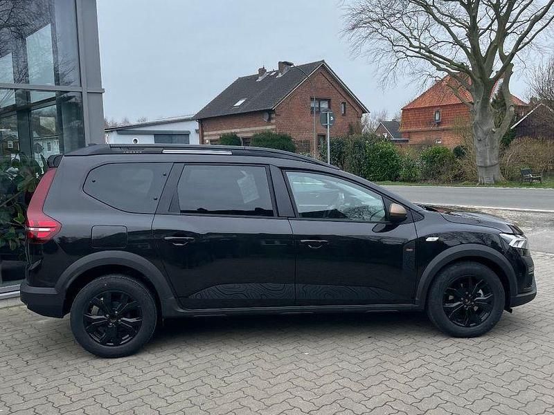 Gebraucht Dacia Jogger Extreme 110 PS (80 kW) 2023 Perlmuttschwarz Van / Kleinbus