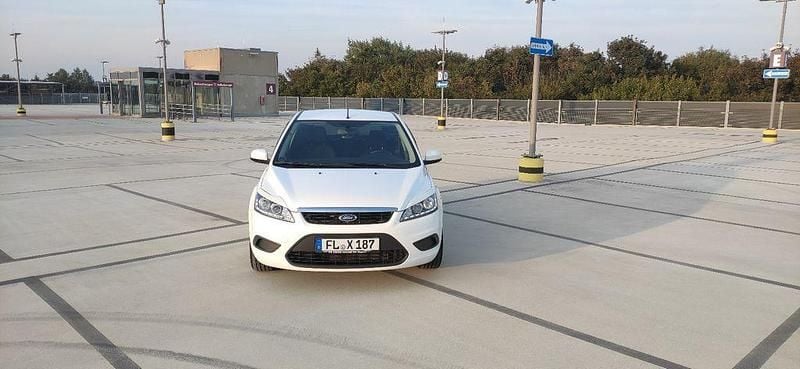 Gebraucht Ford Focus Style 145 PS (106 kW) 2009 Weiß Limousine