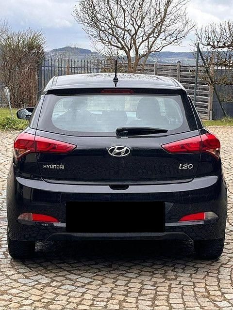 Gebraucht Hyundai i20 Classic 75 PS (55 kW) 2018 Schwarz Kleinwagen