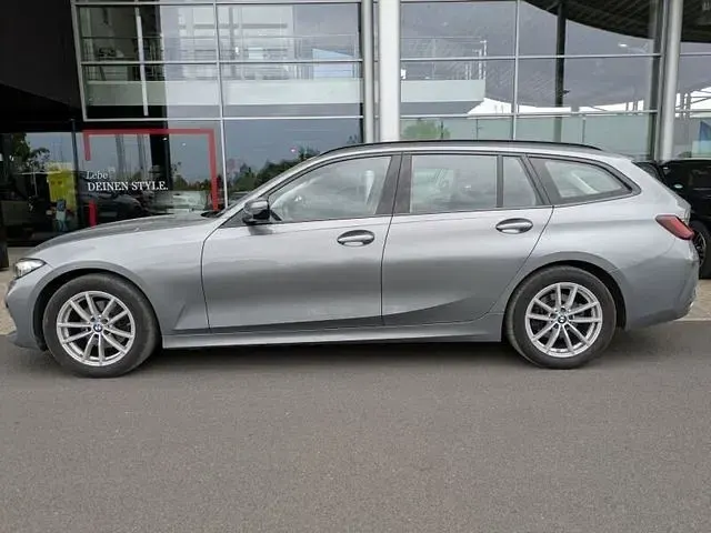 Gebraucht BMW 320 Sport Line 190 PS (139 kW) 2023 Grau Kombi