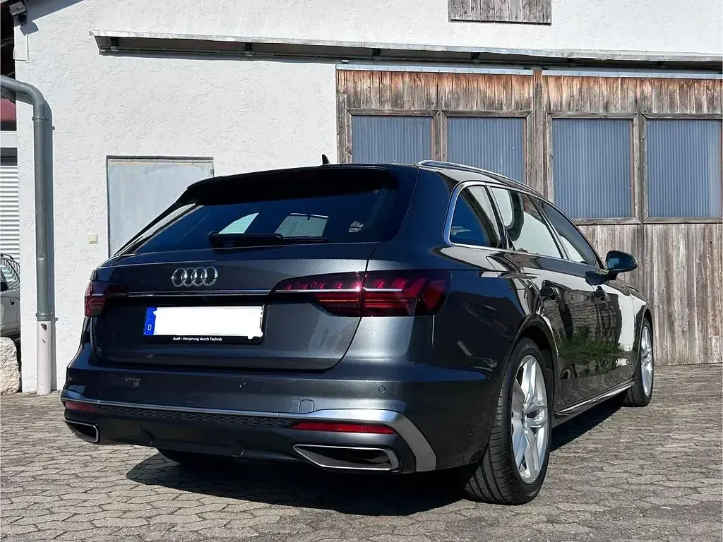 Gebraucht Audi A4 S-Line 150 PS (110 kW) 2024 Grau Kombi