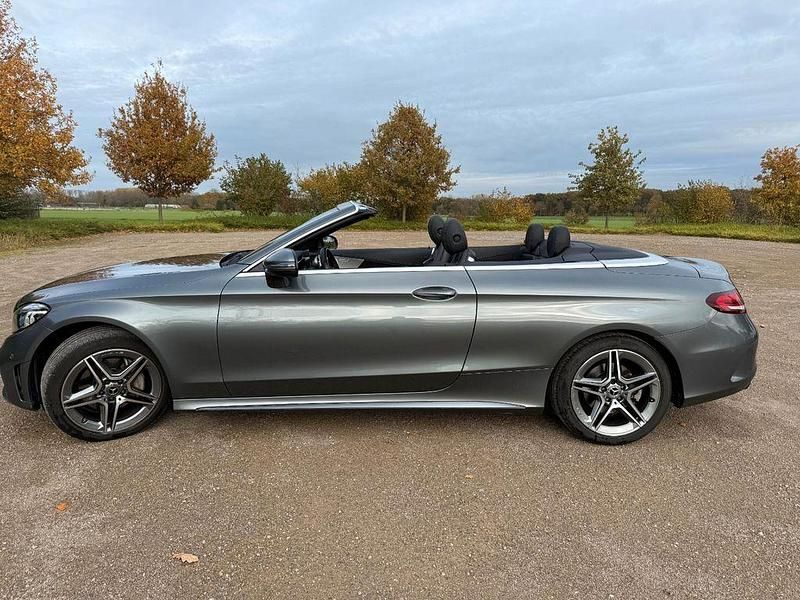 Grau Gebraucht 2019 Mercedes C200 AMG Cabrio | 29.900 € (Fairer Preis) - Bild 1/4